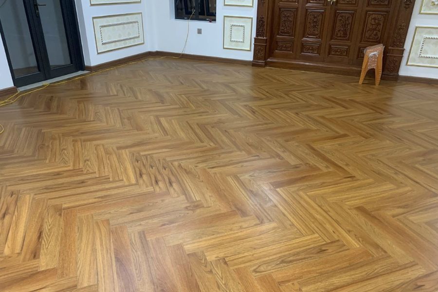 Nên Chọn Sàn Gỗ Vân Bóng Hay Vân Sần?