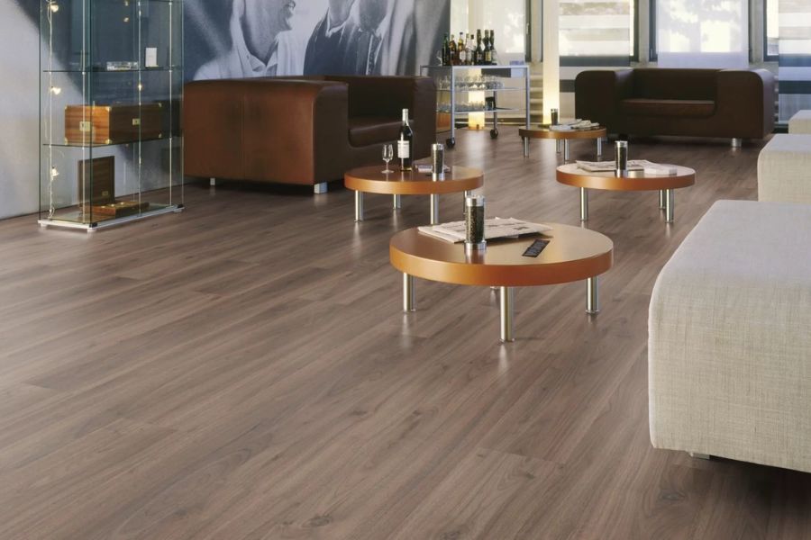 Nên Chọn Sàn Gỗ Vân Bóng Hay Vân Sần?