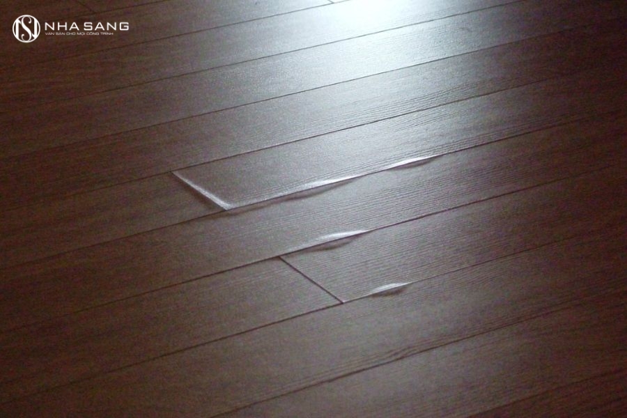 Sàn Gỗ Bị Cong Vênh: Khi Nào Nên Thay Mới Thay Vì Sửa Chữa?